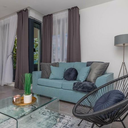 Apartments Ines Selce Bagian luar foto