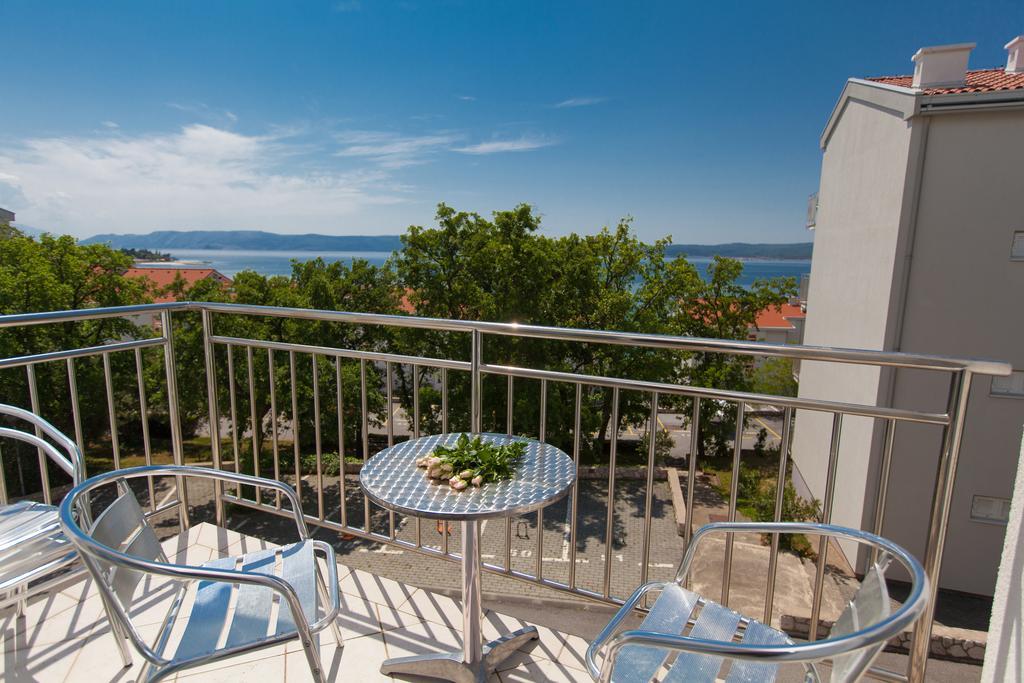 Apartments Ines Selce Bagian luar foto