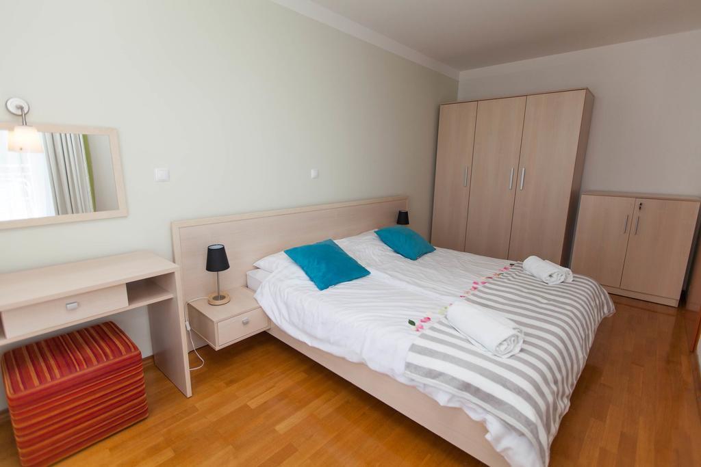 Apartments Ines Selce Bagian luar foto