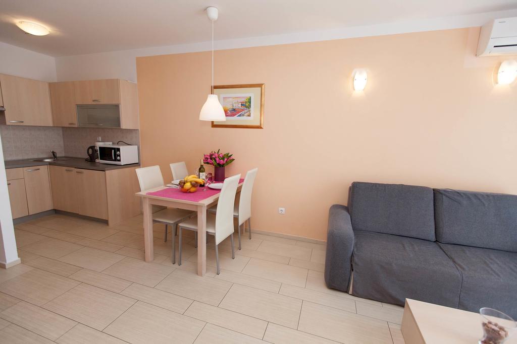 Apartments Ines Selce Bagian luar foto