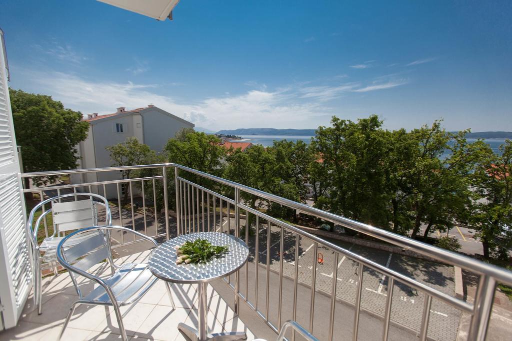 Apartments Ines Selce Bagian luar foto