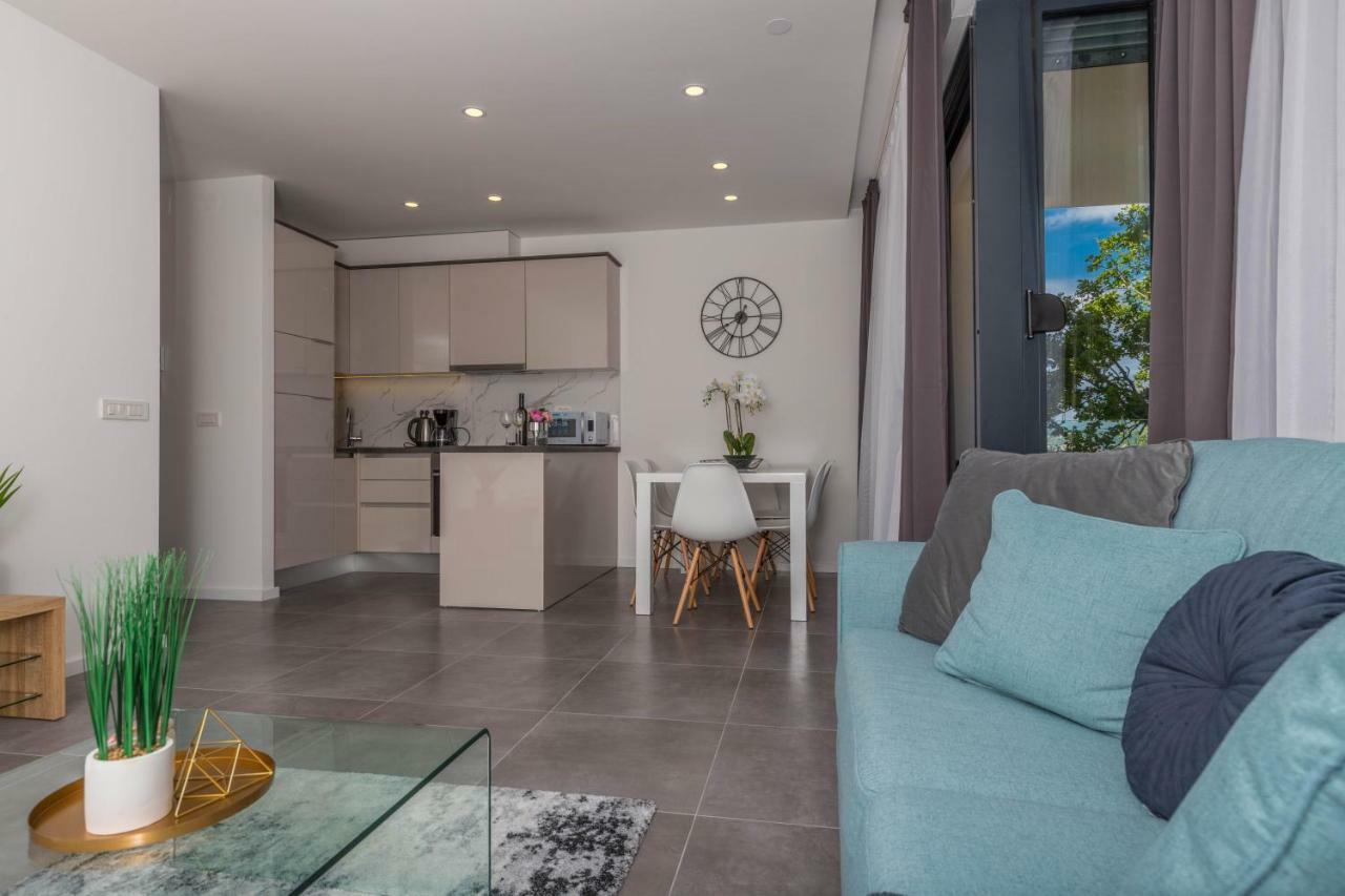Apartments Ines Selce Bagian luar foto