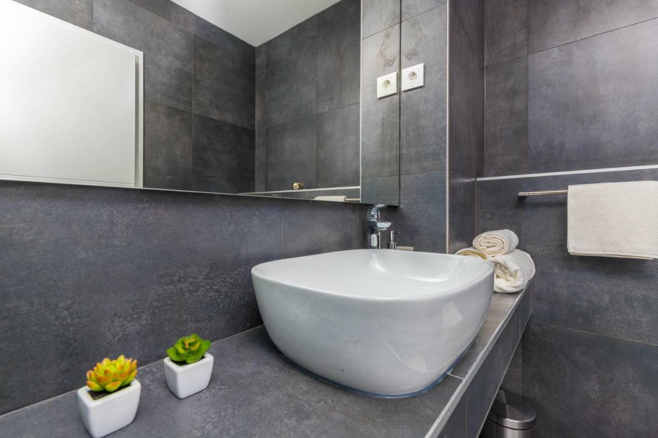 Apartments Ines Selce Bagian luar foto