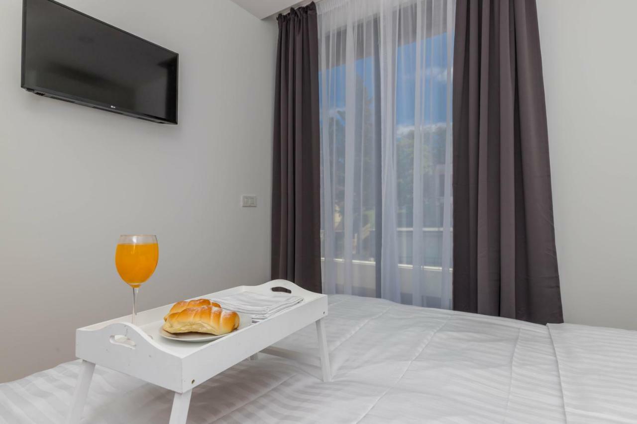 Apartments Ines Selce Bagian luar foto