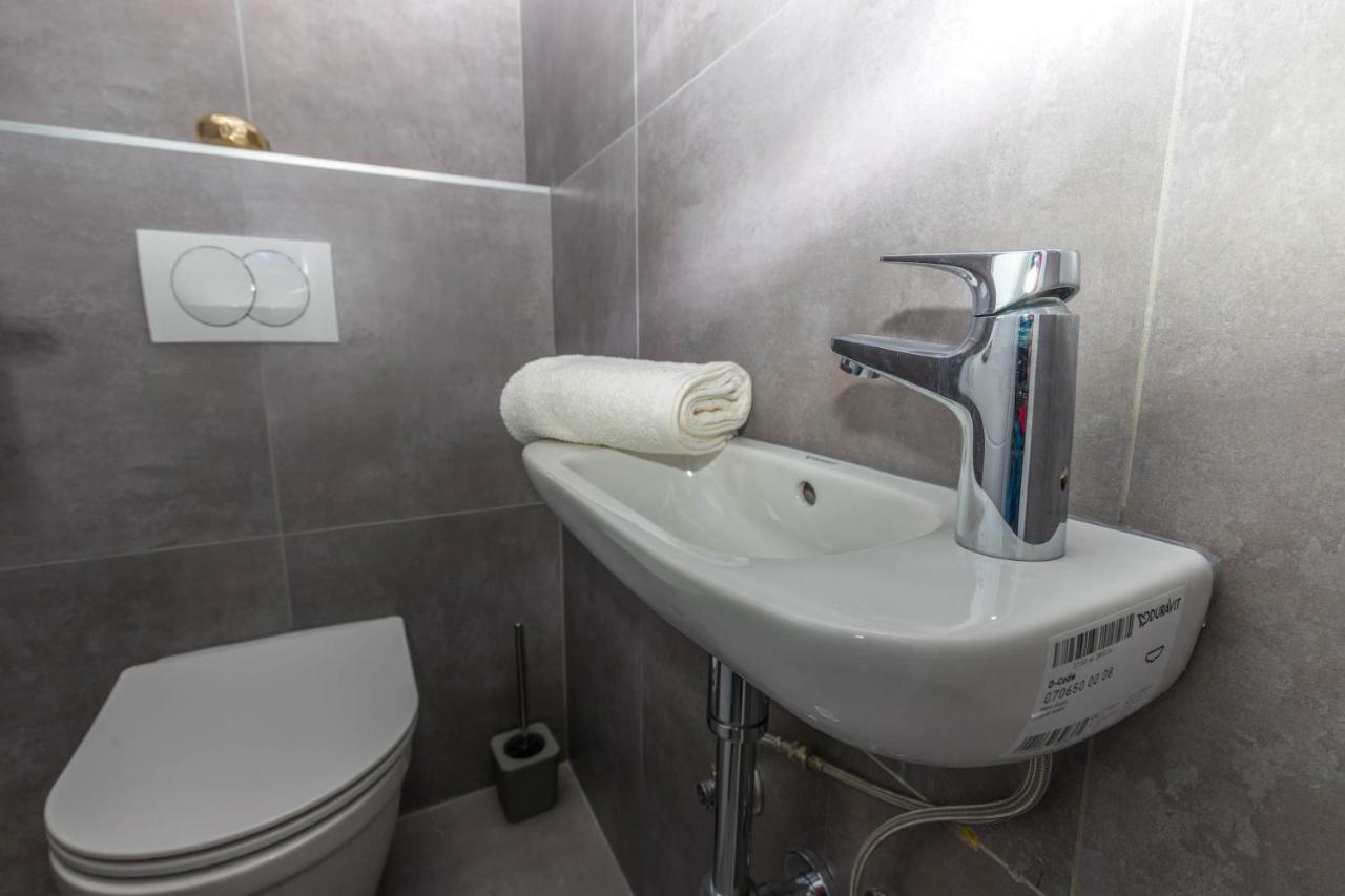 Apartments Ines Selce Bagian luar foto