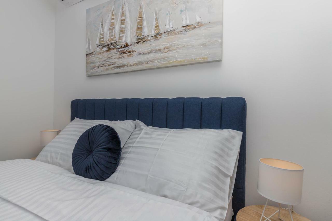 Apartments Ines Selce Bagian luar foto