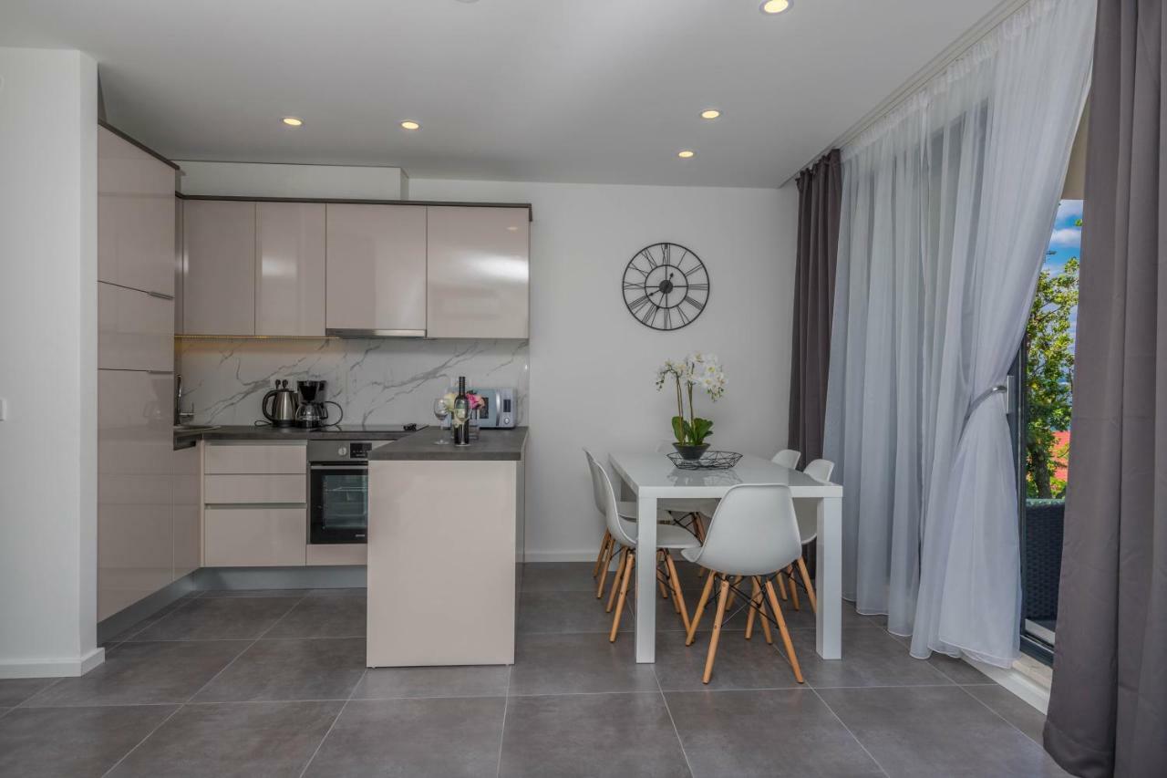 Apartments Ines Selce Bagian luar foto